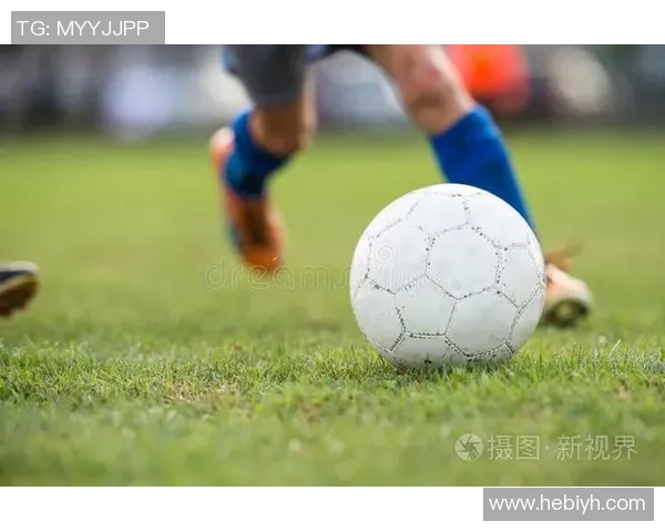 足球踩脚技巧解析与实战应用提升你的球场表现与技术水平